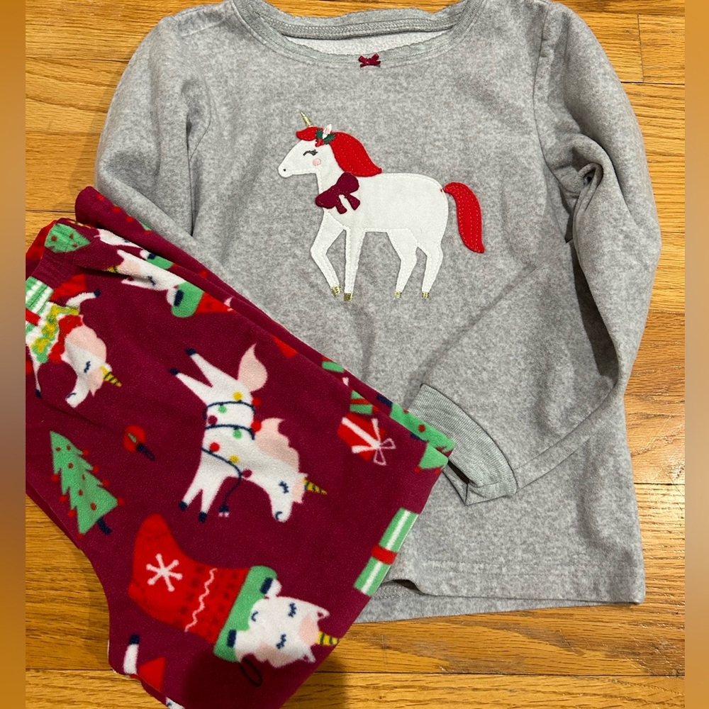 Carters holiday pajamas. Holiday unicorn! Size 5t.